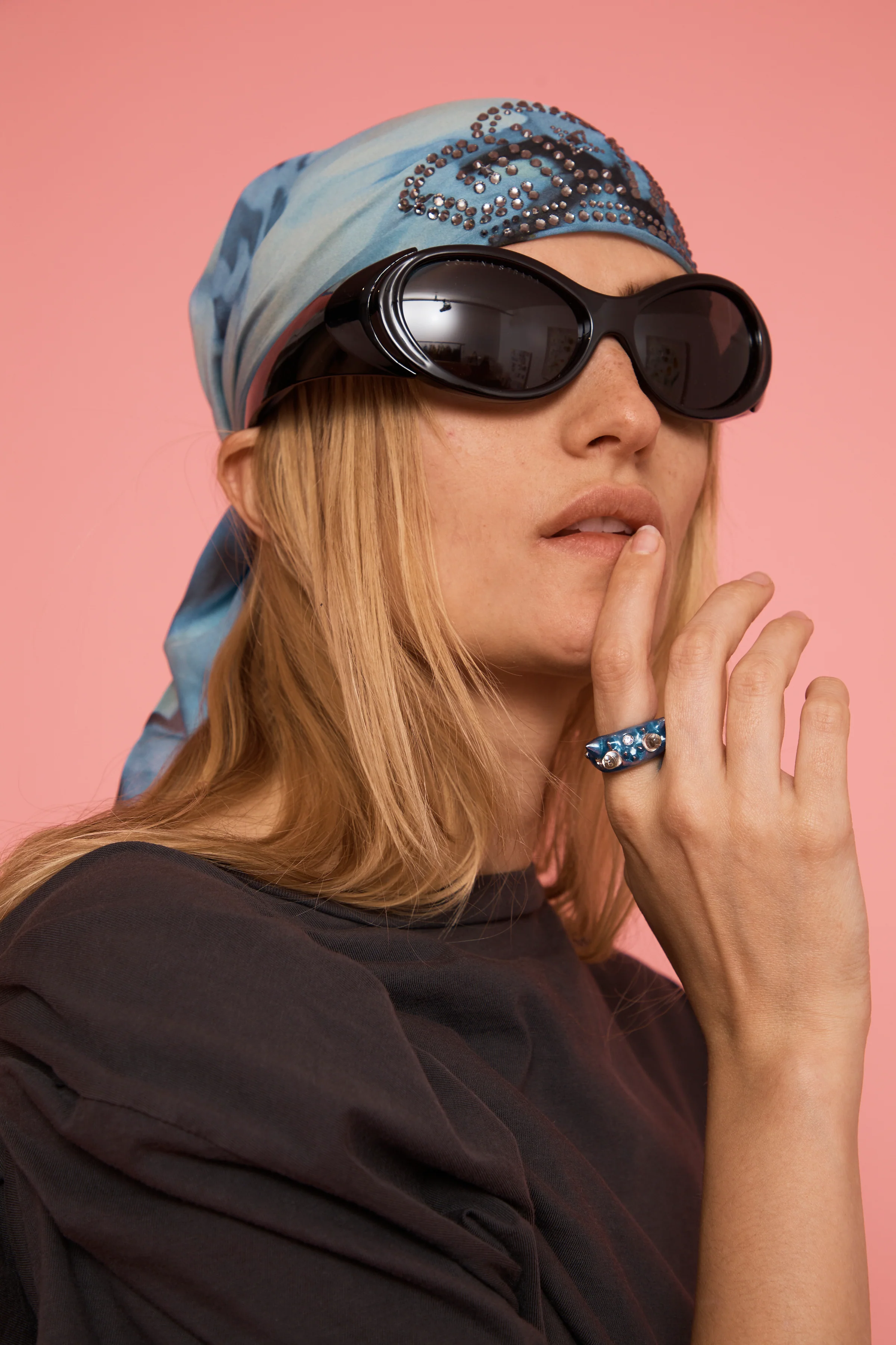 BLACK COCOON SUNGLASSES - Image 6