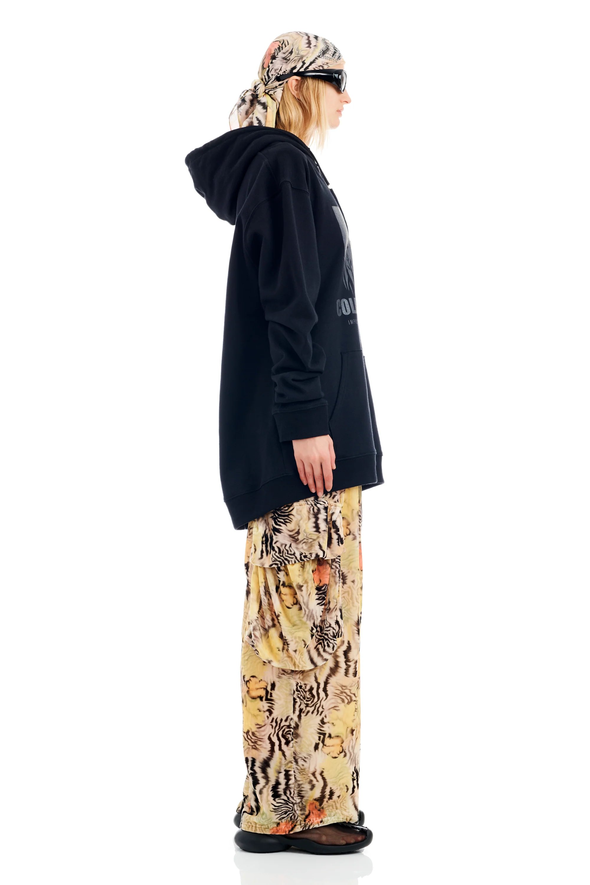 BLACK LANDSCAPE GRAPHIC HOODIE - Image 4