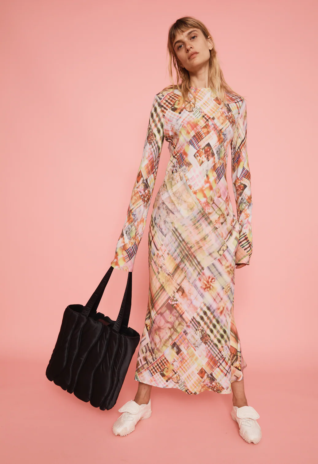 BLACK SATIN CATERPILLAR TOTE - Image 4