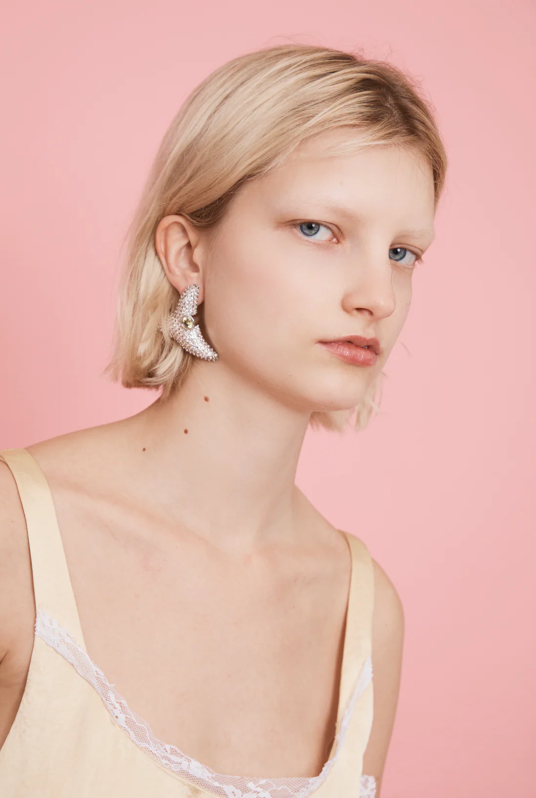 CHAMPAGNE OLIVE SUPER TRIGON STUDS - Image 3