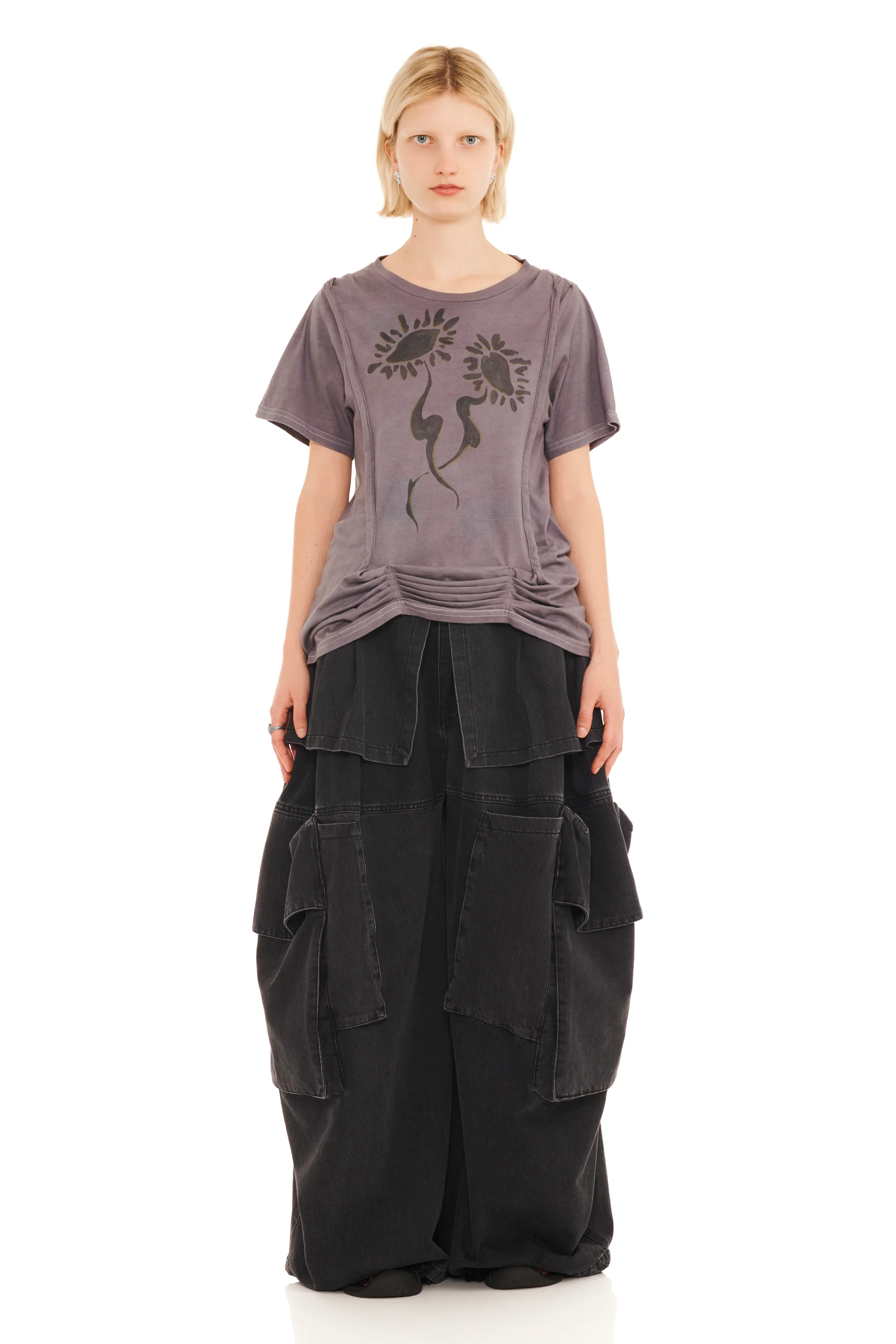 CHARCOAL DAISIES HAZEL TEE