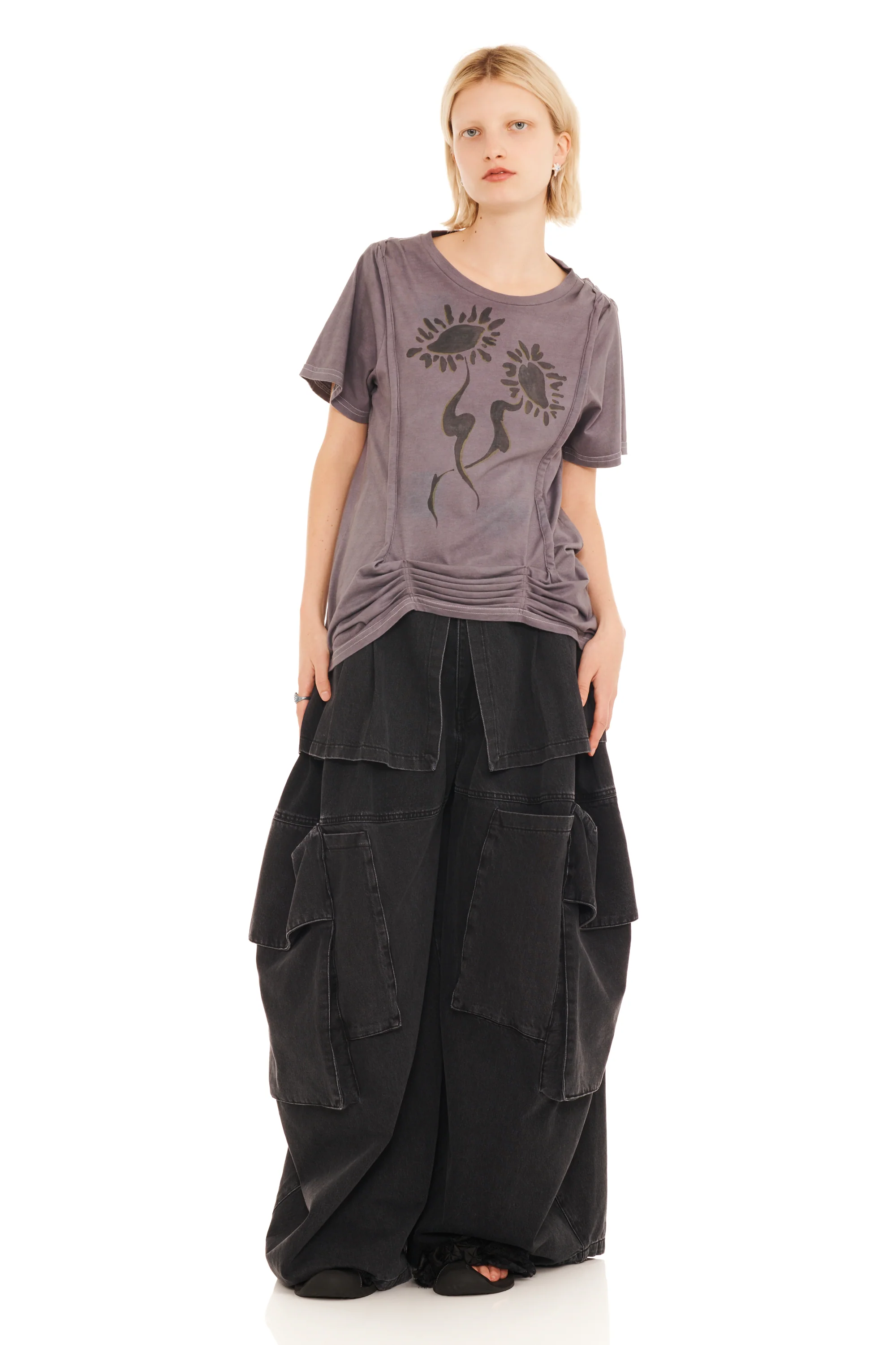 CHARCOAL DAISIES HAZEL TEE - Image 5