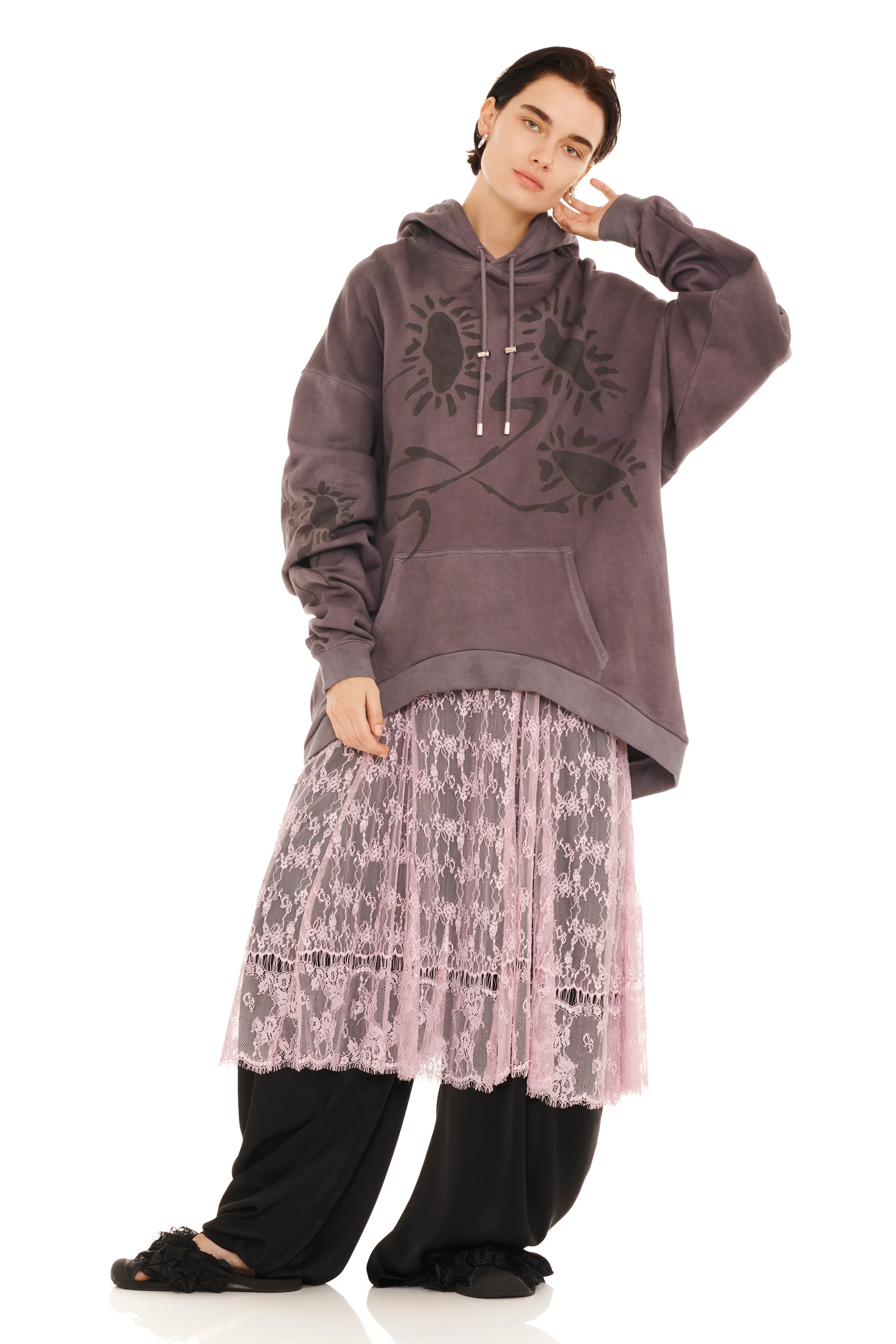 CHARCOAL DAISIES ROUND HEM HOODIE - Image 6