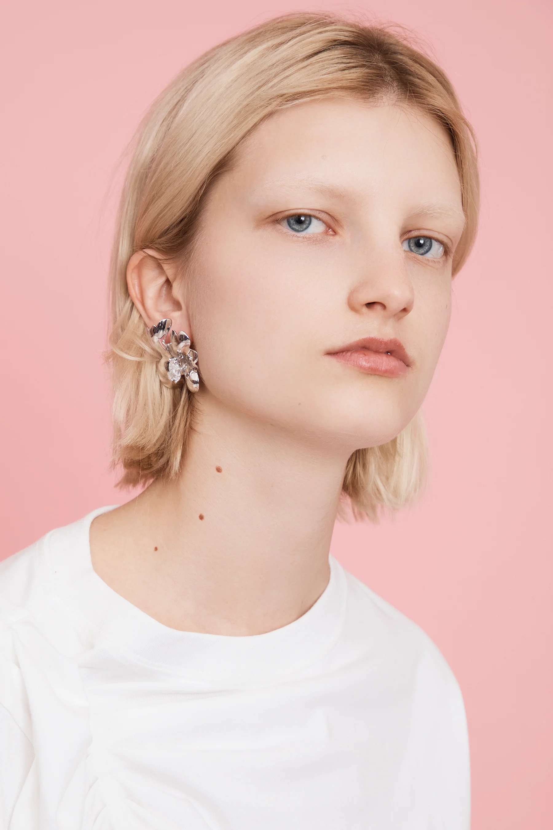 CRYSTAL CLEAR MOLTEN FLOWER EARRING - Image 2