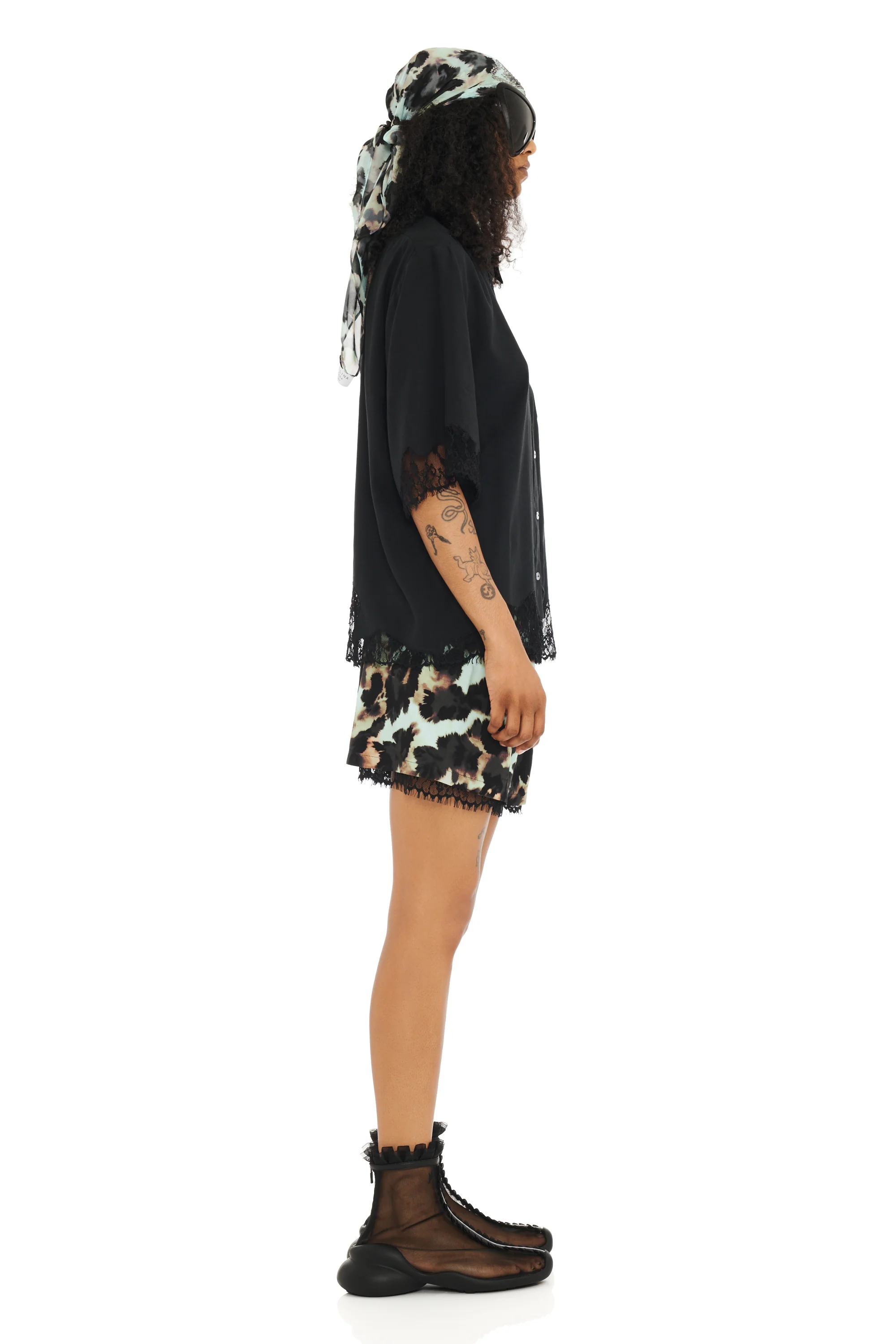 BLACK ANEMONE BUTTON UP - Image 4