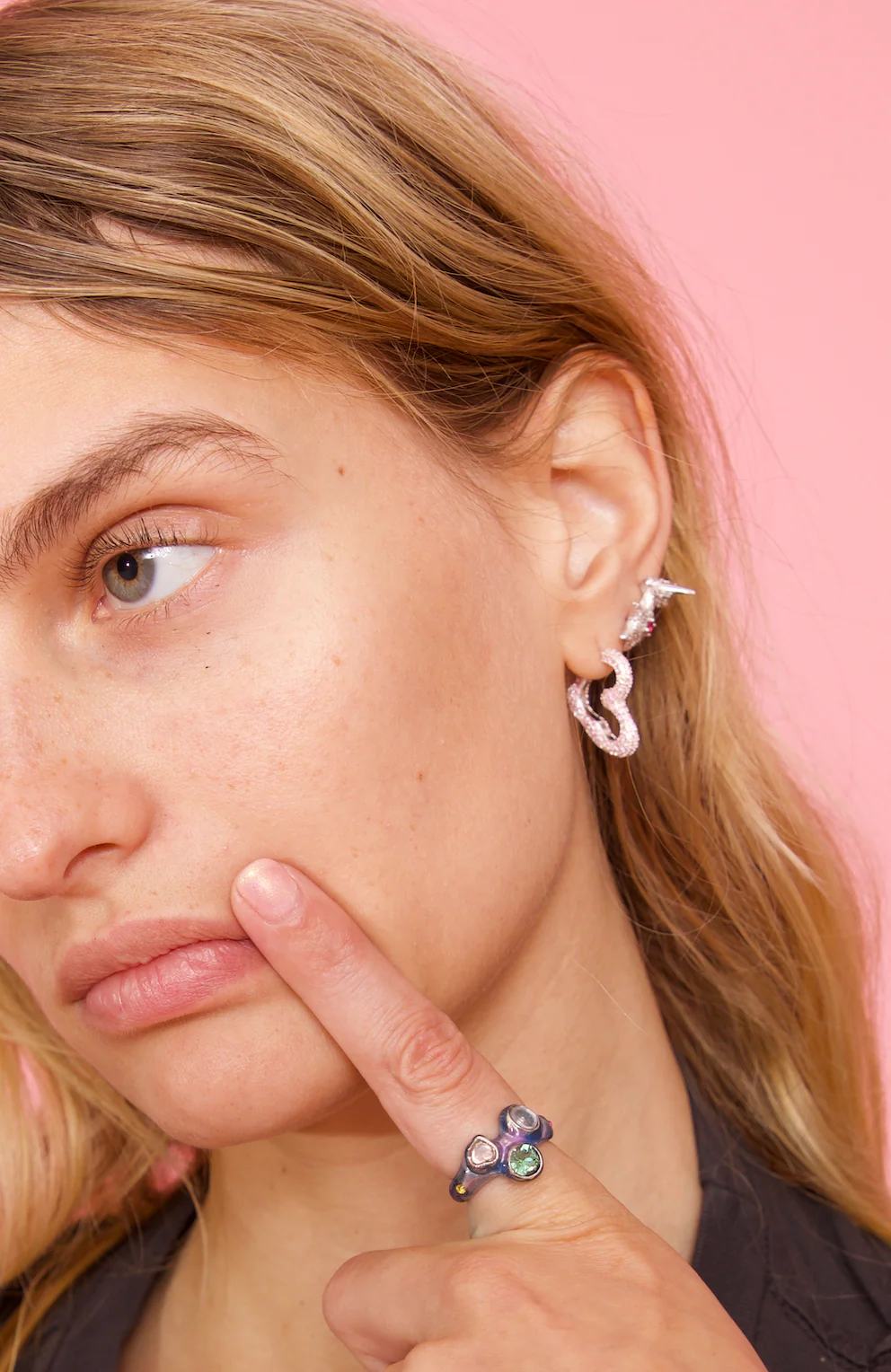 SOFT PINK CLEAR RHINESTONE HORN STUDS - Image 4