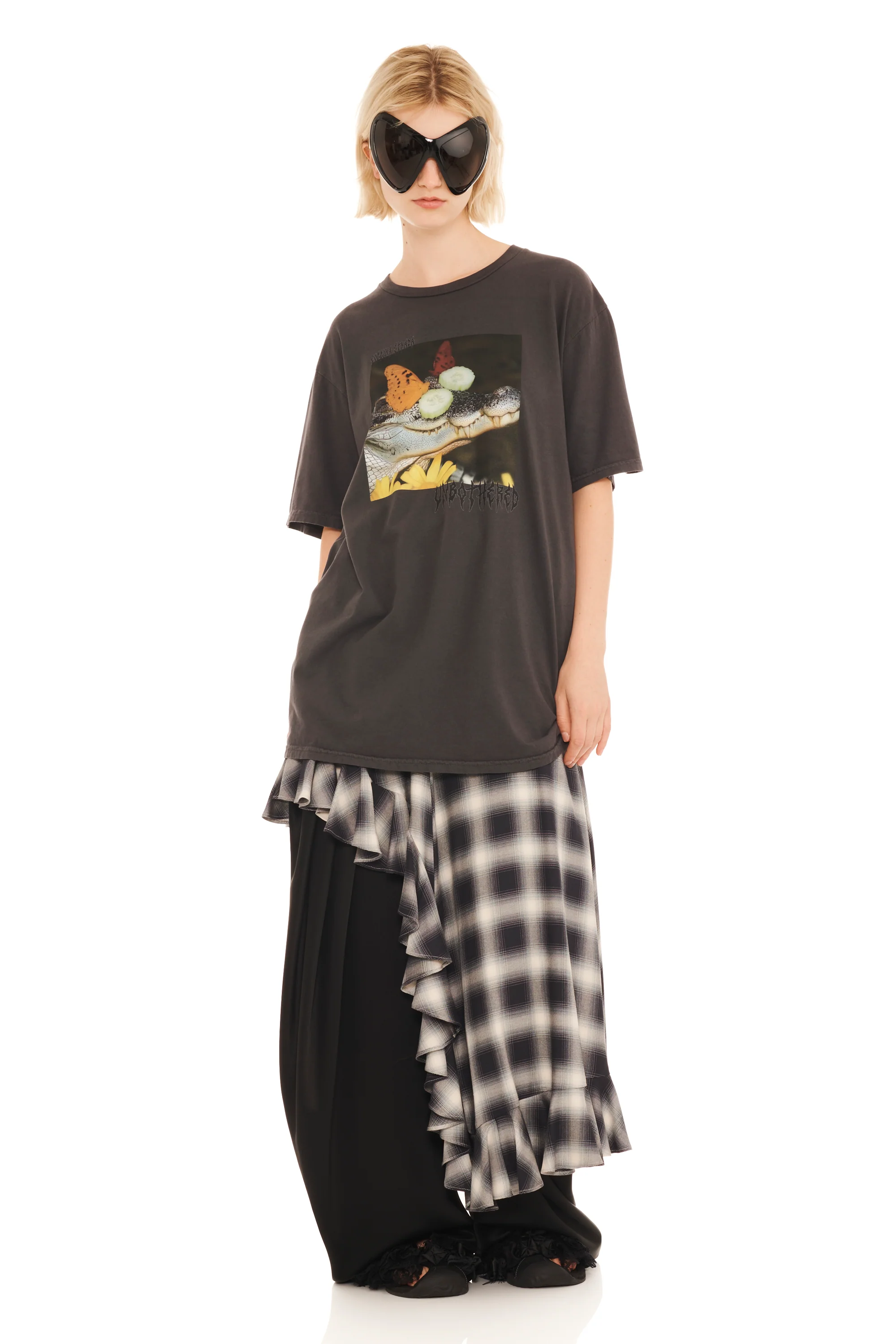 UNBOTHERED GRAPHIC TEE